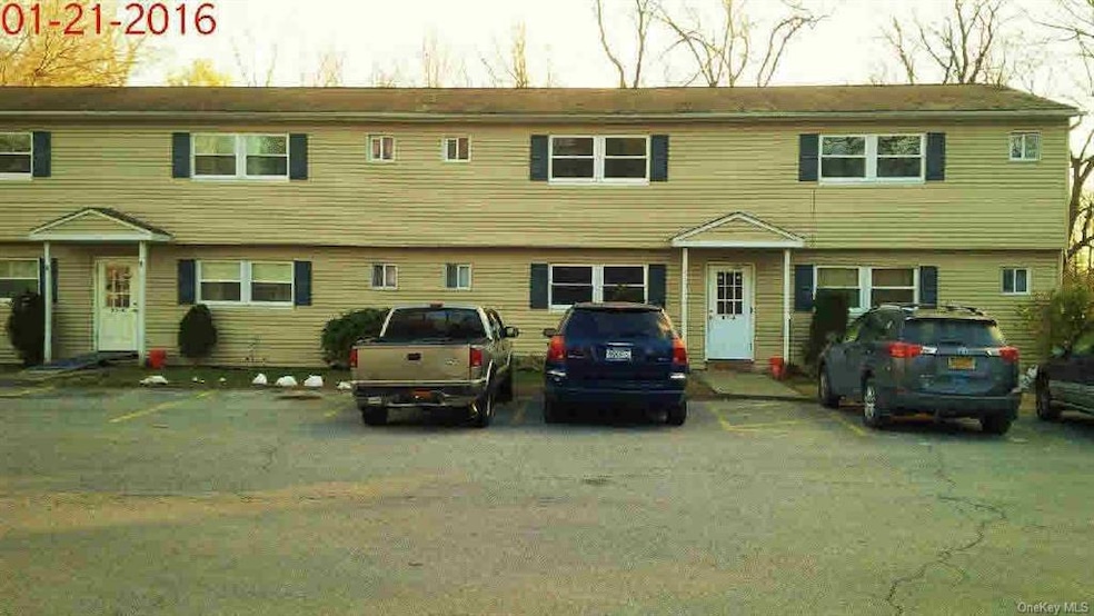 40 Haviland Rd unit B4, Poughkeepsie, NY 12601 - photo 1