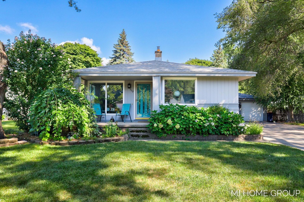 2-web-or-mls-579 W 22nd St, Holland-2