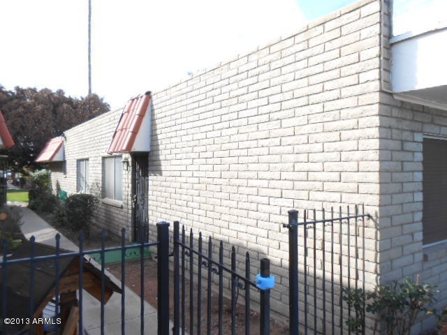 141 N Date unit 8, Mesa, AZ 85201 - photo 1