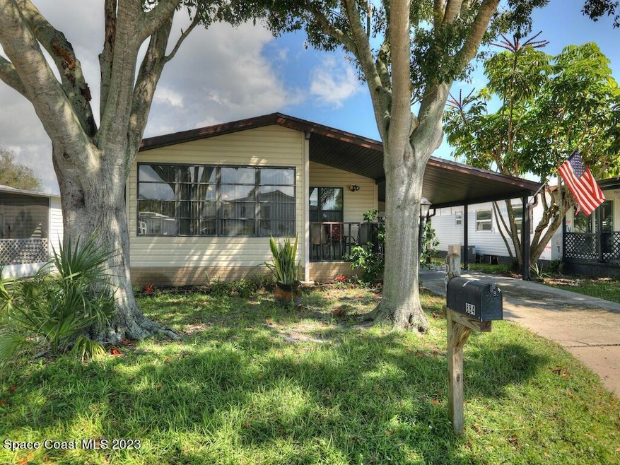 884 Hawthorn Cir, Sebastian, FL 32976 - photo 1