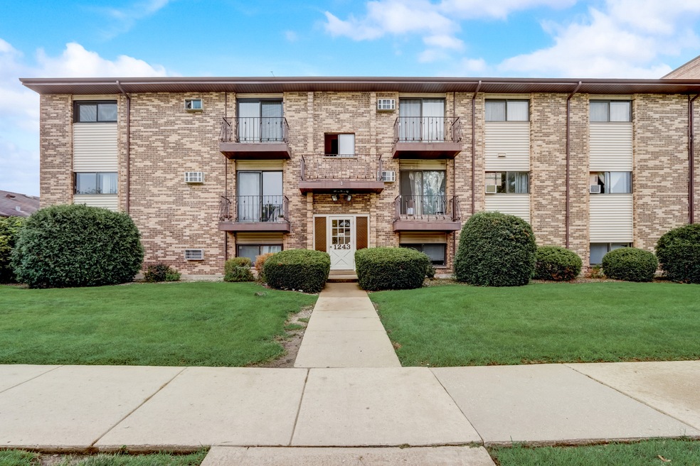 1243 Brown St unit 2G, Des Plaines, IL 60016 - photo 1
