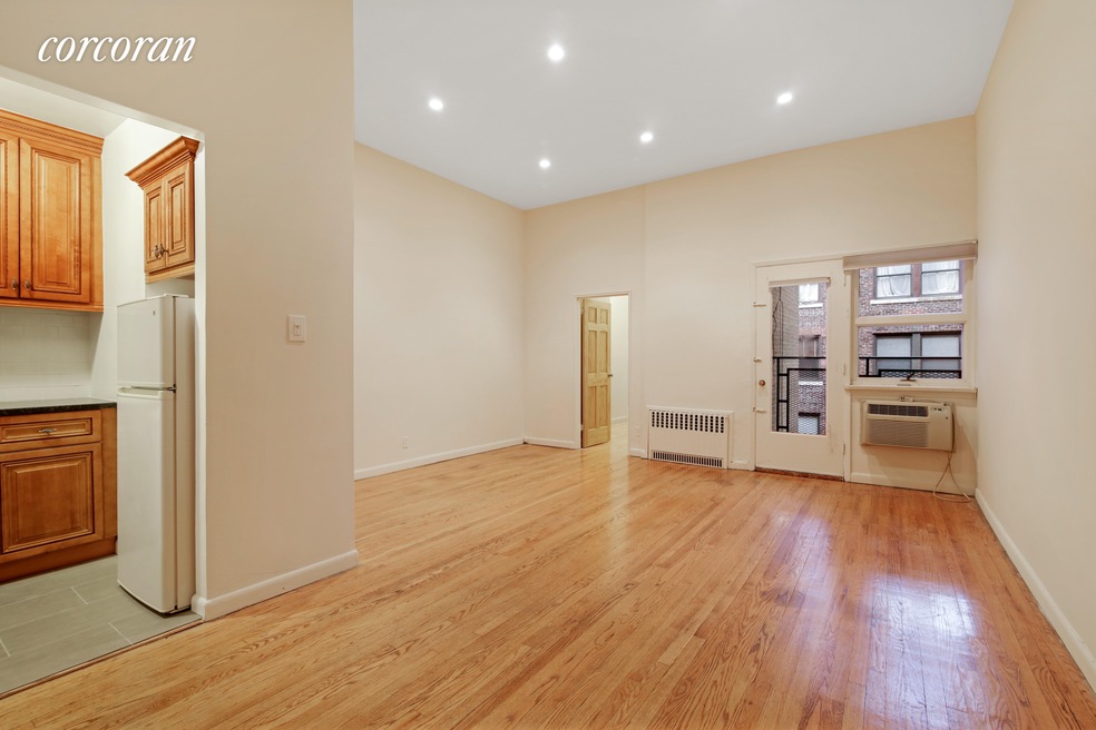 27 W 71st St unit 4-B, New York, NY 10023 - photo 1