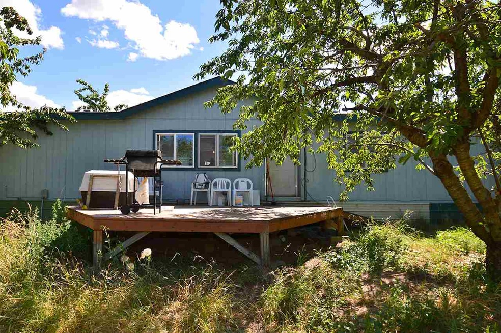 8110 E Greenbluff Rd, Colbert, WA 99005 - photo 1