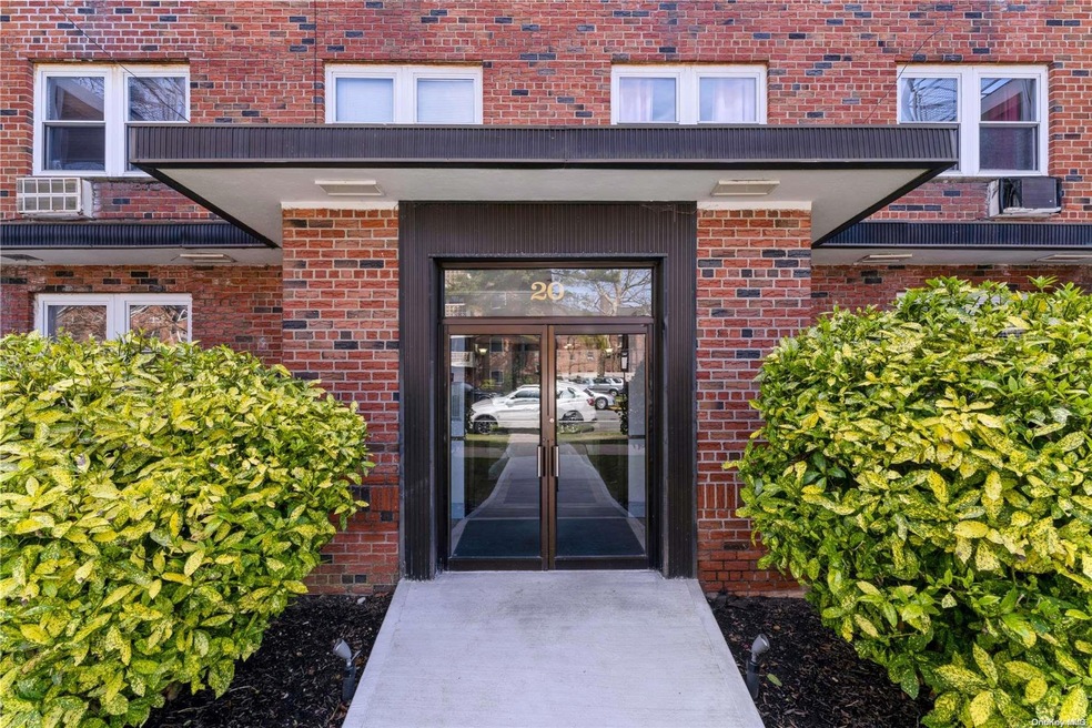 20 Hill Park Ave unit 2F, Great Neck, NY 11021 - photo 1