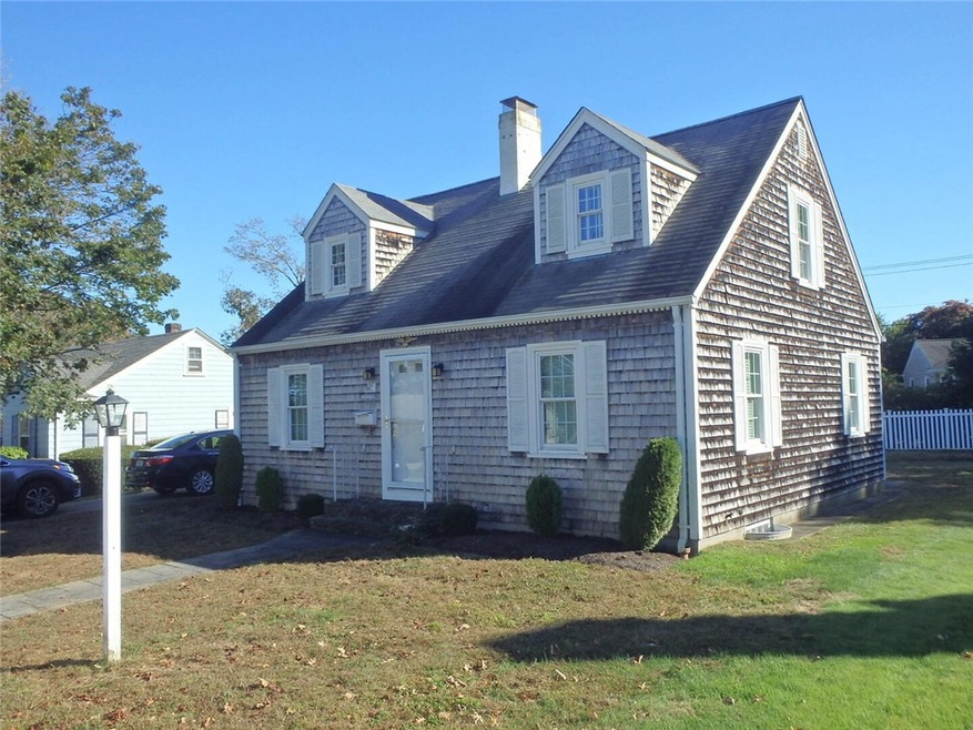 33 Nicholson Crescent, Middletown, RI 02842 - photo 1