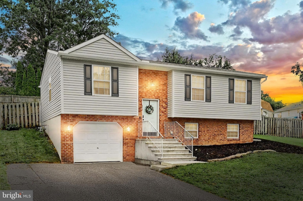 470 Crossing Way, Manchester, PA 17345 - photo 1