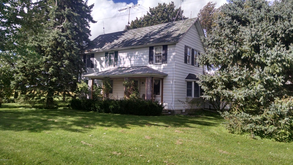 9739 E Carson City Rd, Carson City, MI 48811 - photo 1