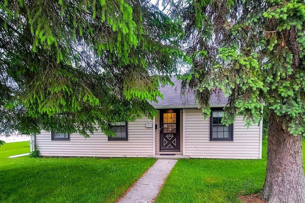 2912 Adams