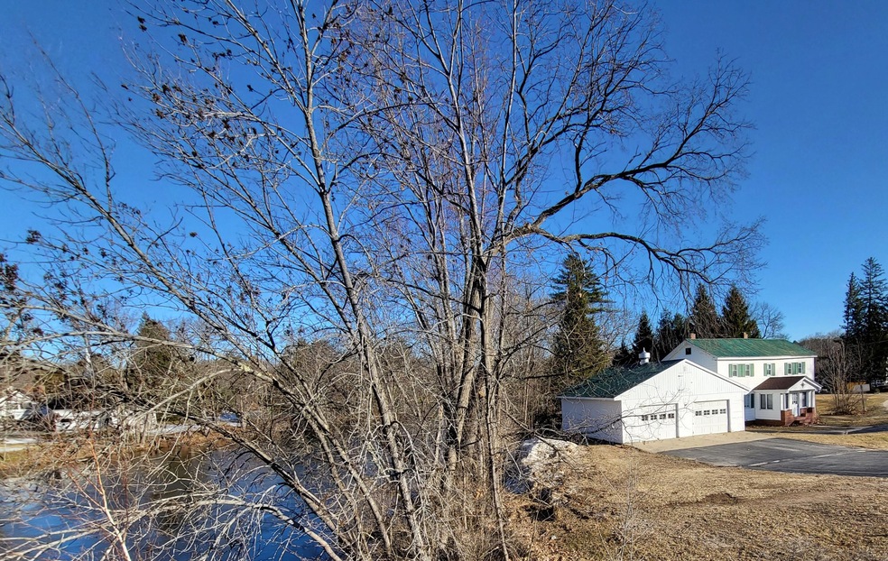 Historic Home bedside the Saco River