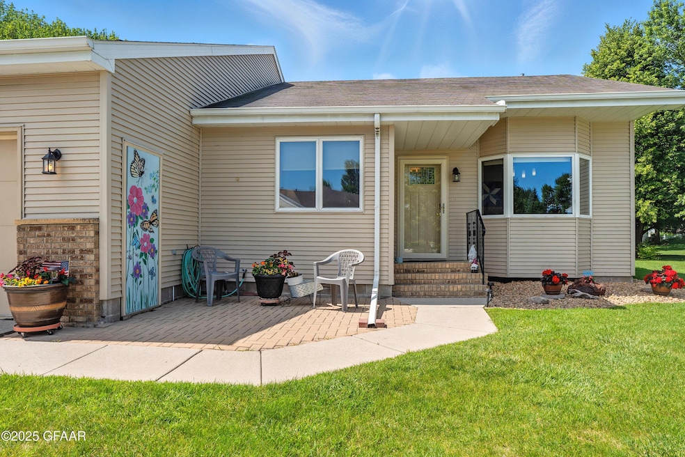 4582 Cherry St, Grand Forks, ND 58201 - photo 1