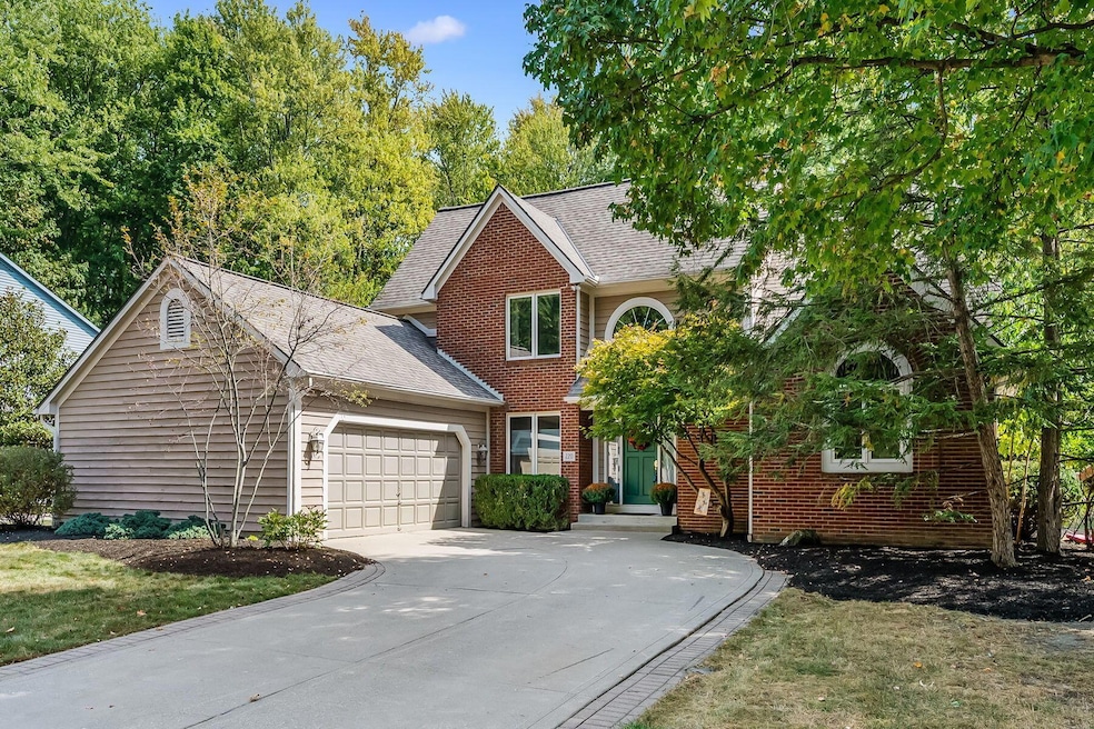 220 Woodedge Cir E, Powell, OH 43065 - photo 1