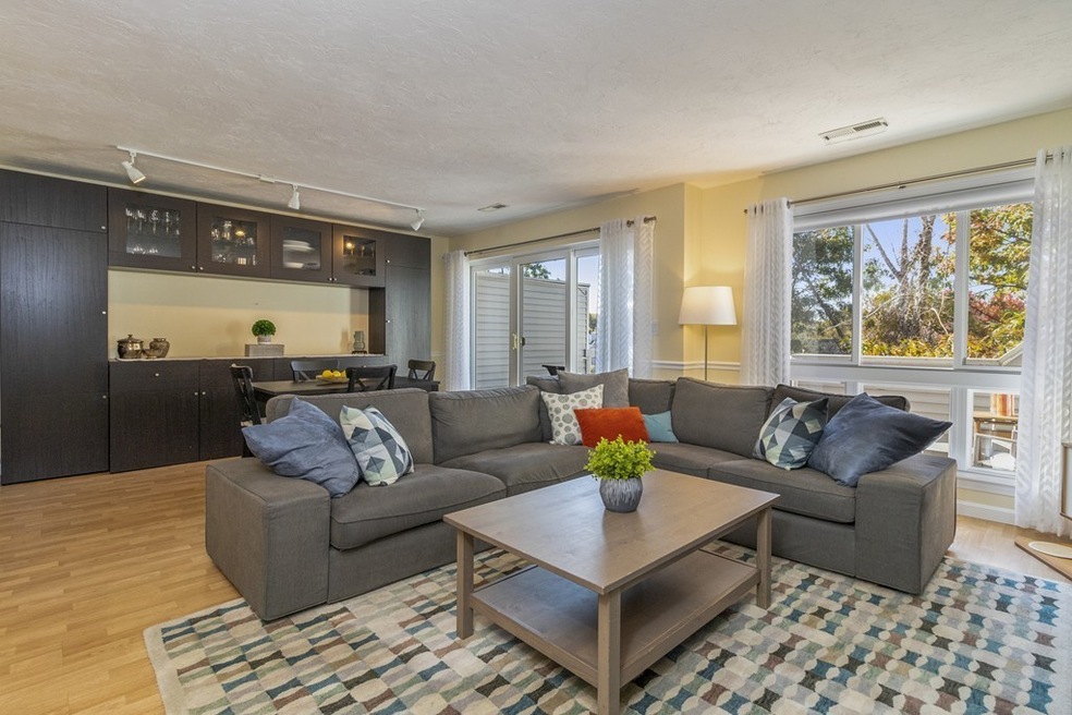 391 Hyde Park Ave unit 210, Roslindale, MA 02131 - photo 1