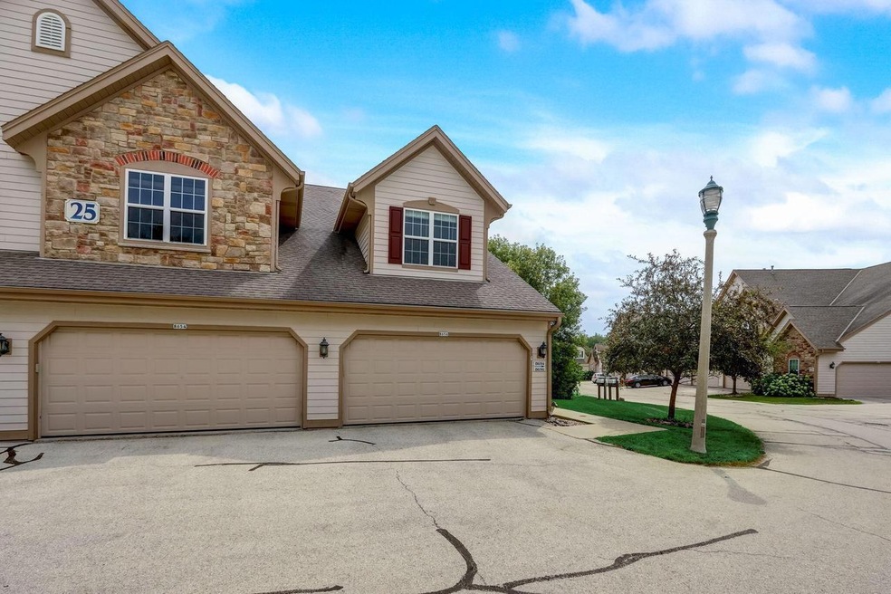 1-web-or-mls-Roxbury Way-001