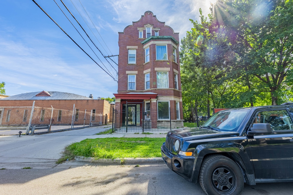 5115 S Laflin St unit 1, Chicago, IL 60609 - photo 1