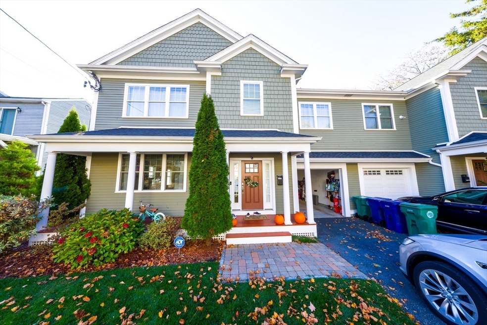 39 Hale St, Newton Upper Falls, MA 02464 - photo 1