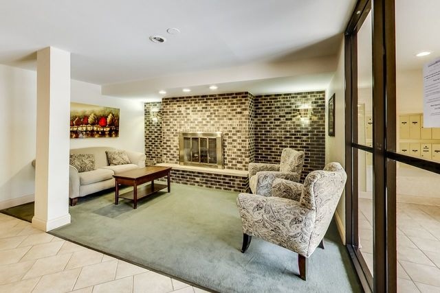 960 S River Rd, Des Plaines, IL 60016 - photo 1