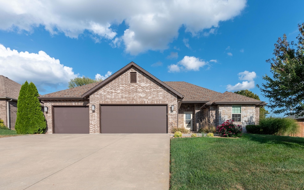 1504 Ledgestone, Spfd, MO-1