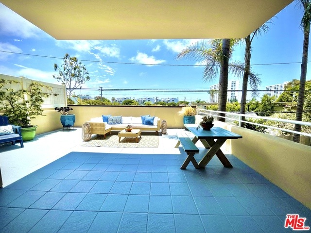 Large quiet private deck!