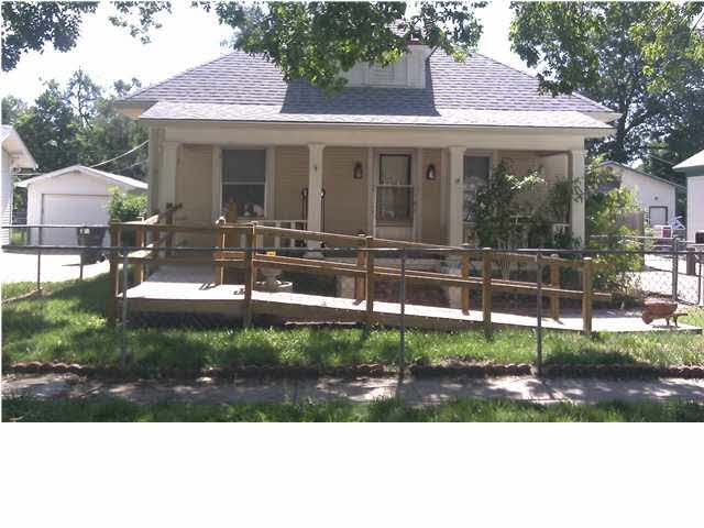 Brand new handicap accessible ramp. (Easily remove