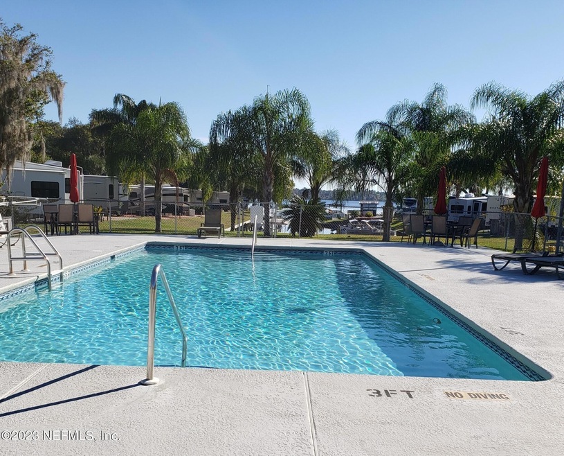 Lazy days Salt water Pool