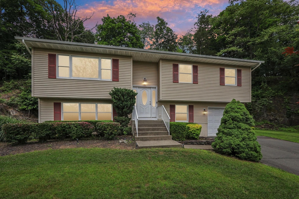 3 Hoyt Ct, Stony Point, NY 10980 - photo 1