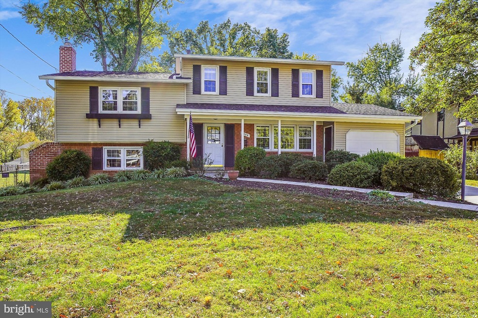 5408 Amberwood Ln, Rockville, MD 20853 - photo 1