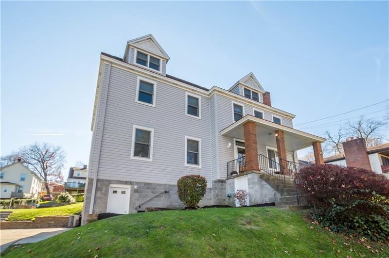 Beautiful 3 Story Addition 5 Br 3.5 Ba 2 Car Garage. Situated on 1/3 acre Lot. Convienent Location mins to town, Expressways, Shopping, Airport, Universities & Hopsitals. Gorgeous out door Living space w/a huge Covered Patio.