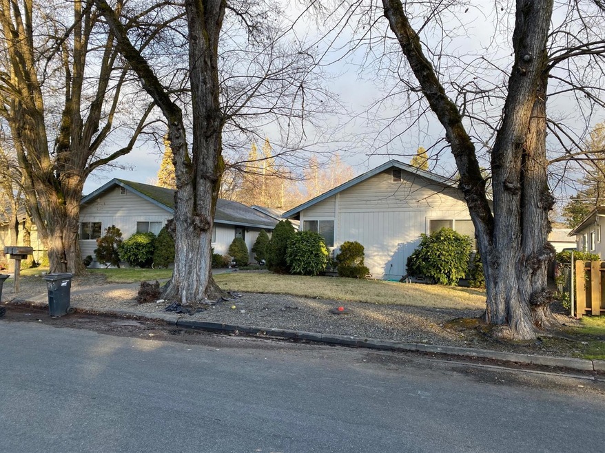 714 SW I St, Grants Pass, OR 97526 - photo 1