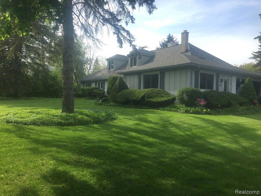 6030 Upper Straits Blvd, West Bloomfield, MI 48324 - photo 1