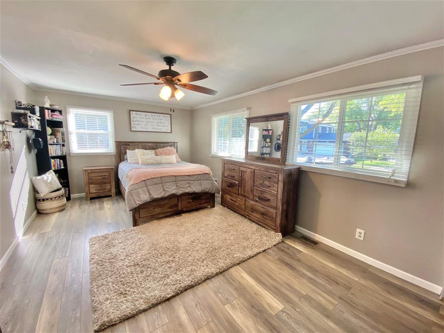 766 W 43rd St, Davenport, IA 52806 - photo 1