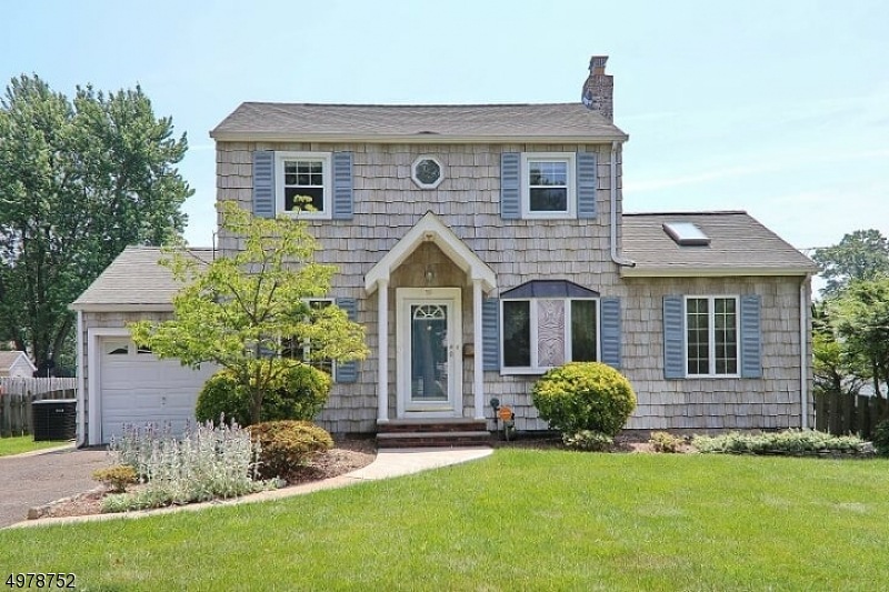 59 Skyline Dr, Clark, NJ 07066 - photo 1