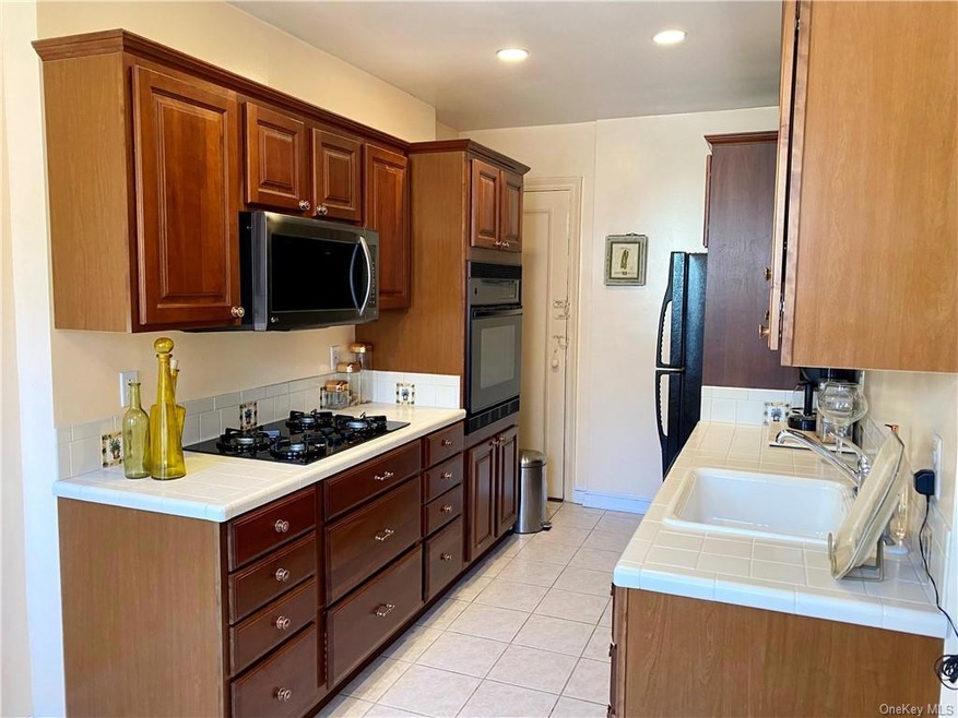 Bronxville Lodge unit 5C, Bronxville, NY 10708 - photo 1