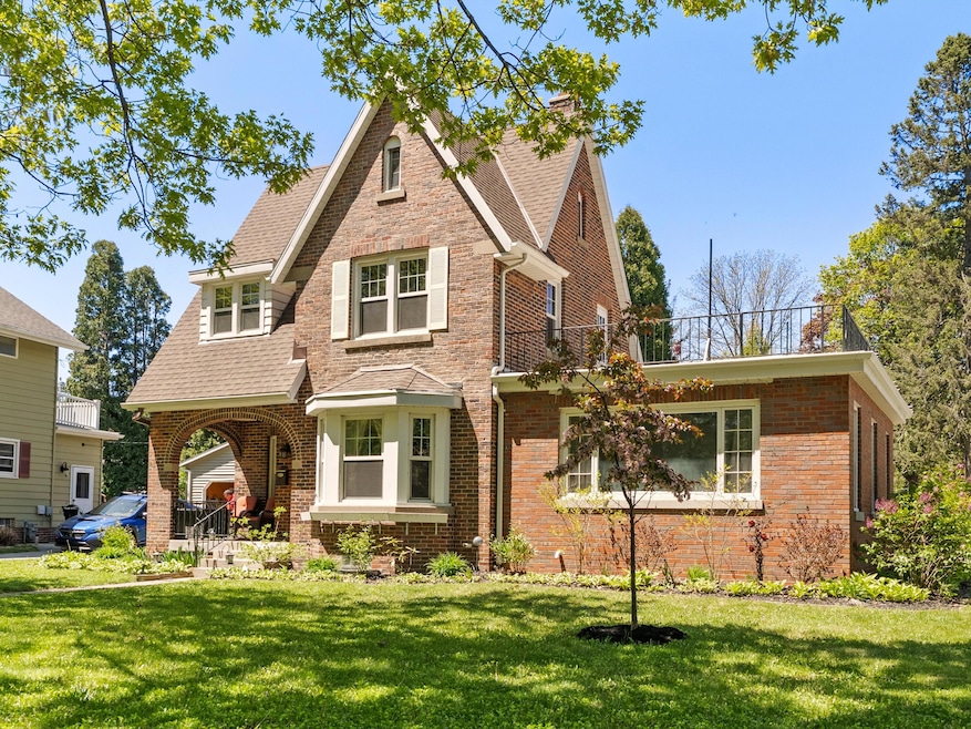 605 East Riverside Dr - Kohler
