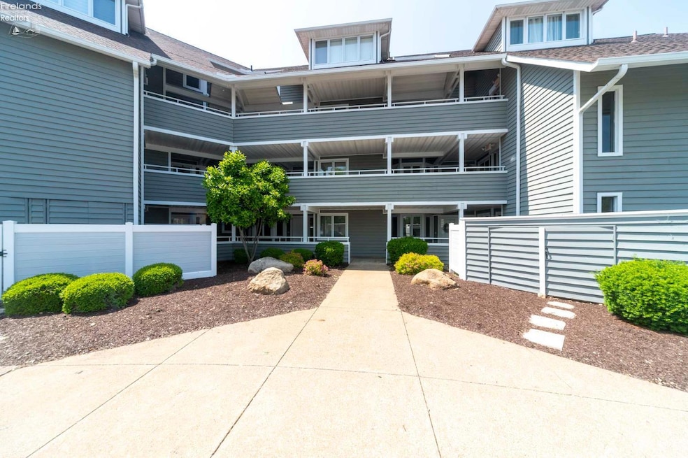 For Sale $348,900 • Co-Listing Agent