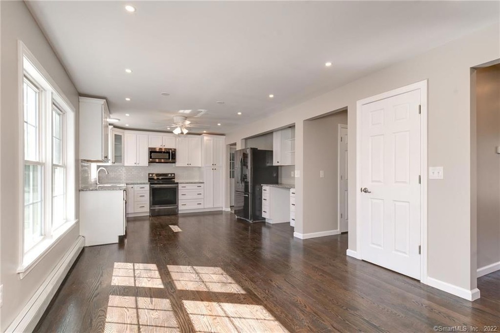 Eat-In Kitchen