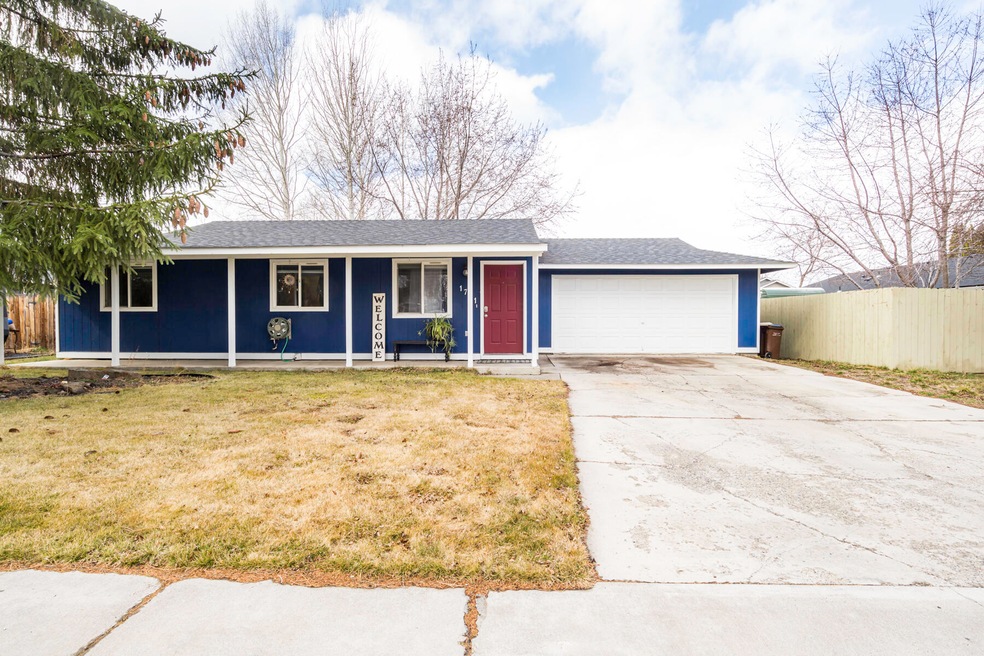 1741 SW 33rd St, Redmond, OR 97756 - photo 1