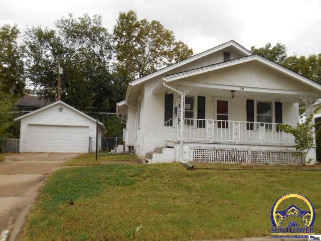 731 SW Randolph Ave, Topeka, KS 66606 - photo 1