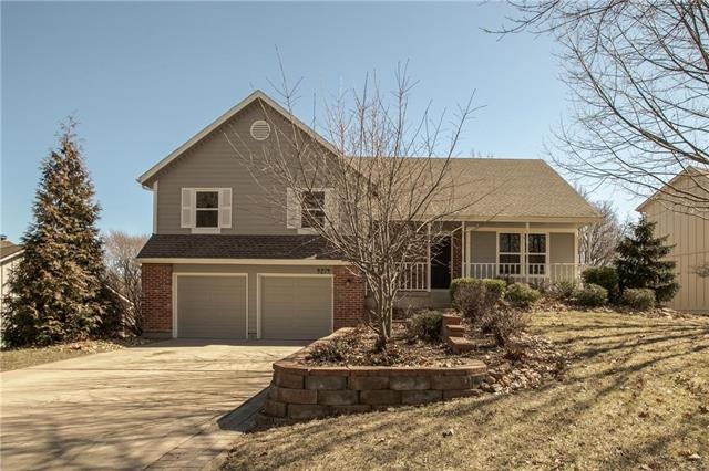 9219 Swarner Dr, Lenexa, KS 66219 - photo 1