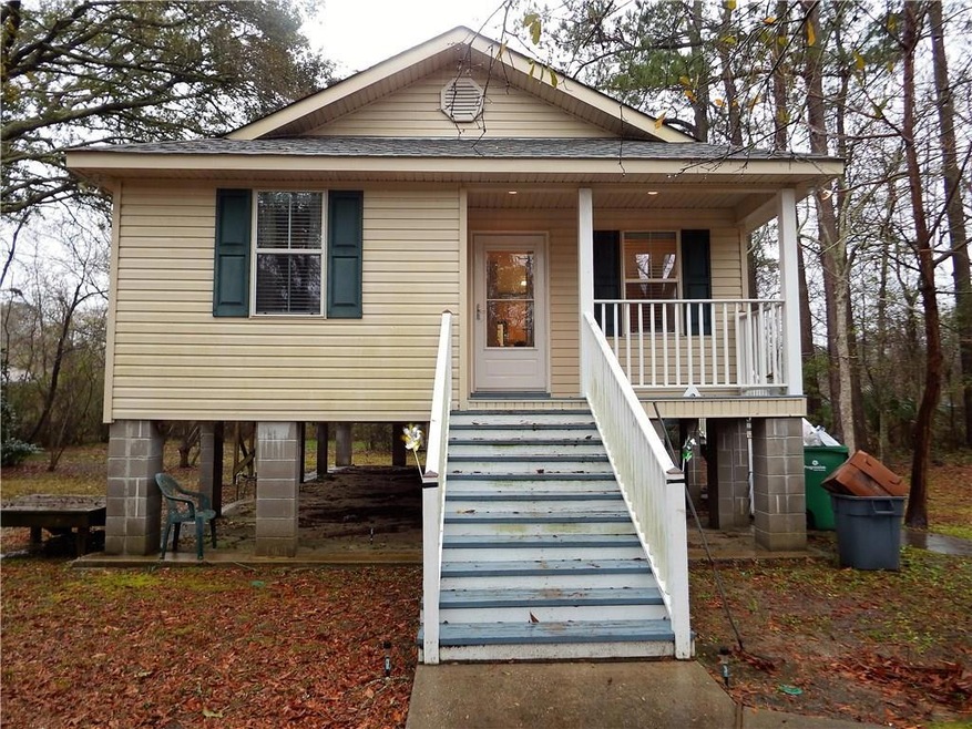 Cute cottage located on 3 lots
