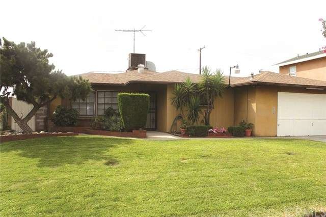 Front yard with great curb appeal, 