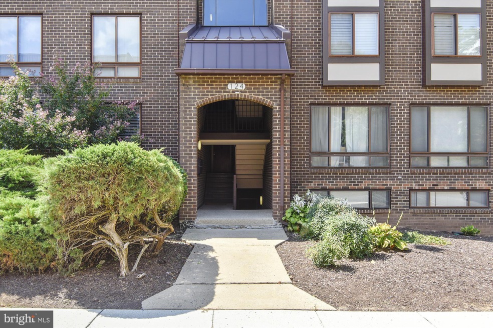 124 Roberts Ln unit 100, Alexandria, VA 22314 - photo 1