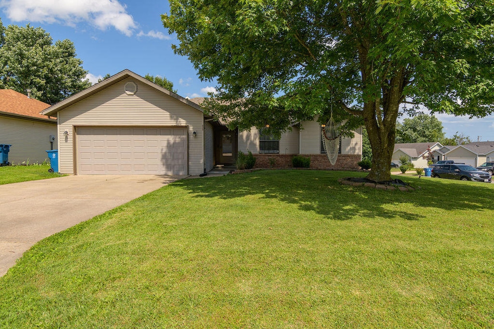 828 S Chinkapin Ave, Nixa, MO 65714 - photo 1