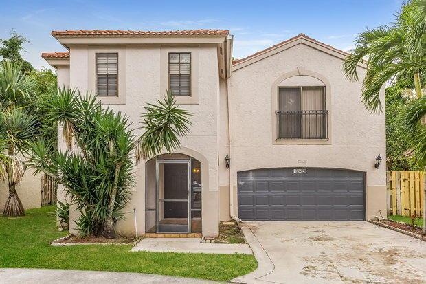 12620 Shoreside Ln, Wellington, FL 33414 - photo 1