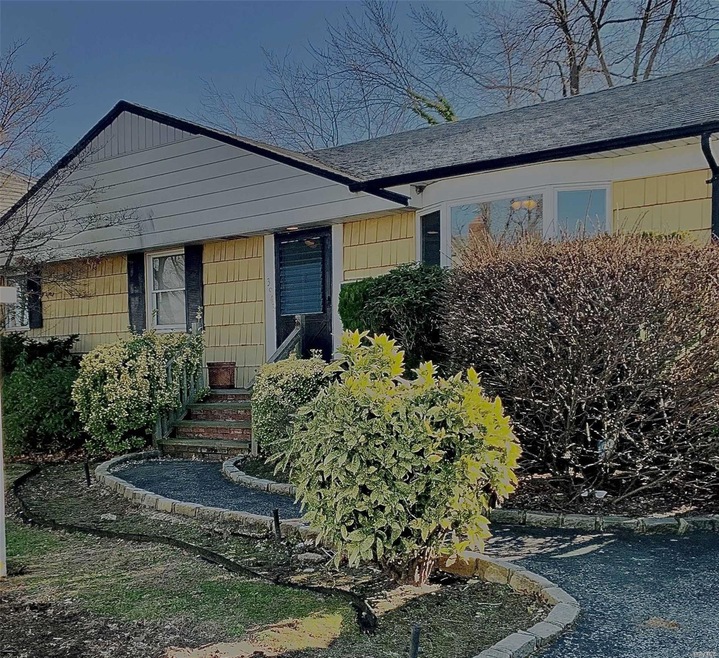 3948 Kingsberry Rd, Seaford, NY 11783 - photo 1