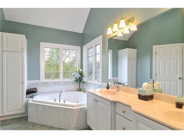 12 Mudry Farm Rd, Brookfield, CT 06804 - photo 1