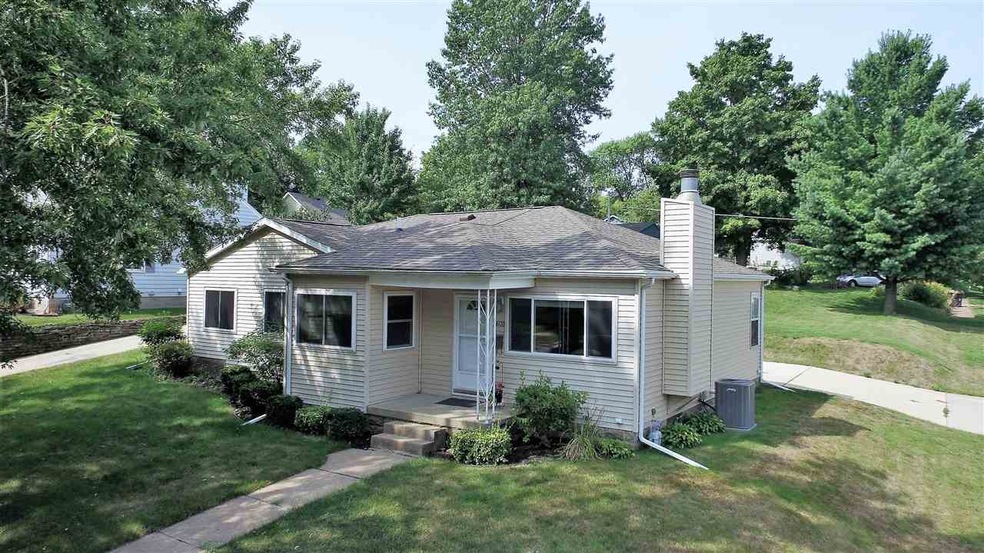 1603 Walnut St, Cedar Falls, IA 50613 - photo 1