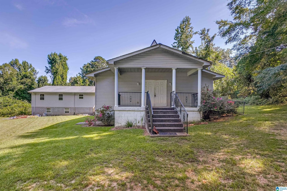 Building - Frontal view with columns
