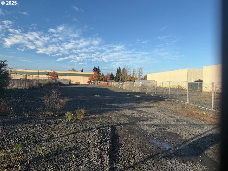 3939 Cross St, Eugene, OR 97402 - photo 1