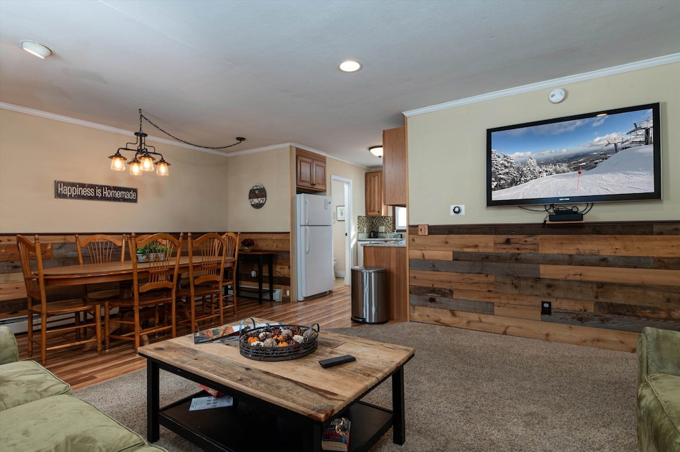 Upper Level Living/Dining Area