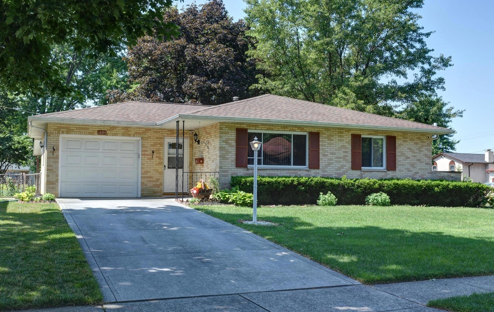 1695 Rocky Pine Loop N